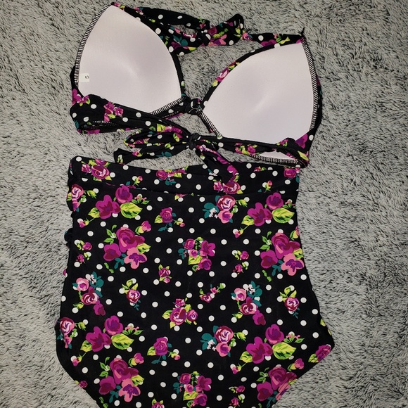 Bathing suit - Picture 2 of 3